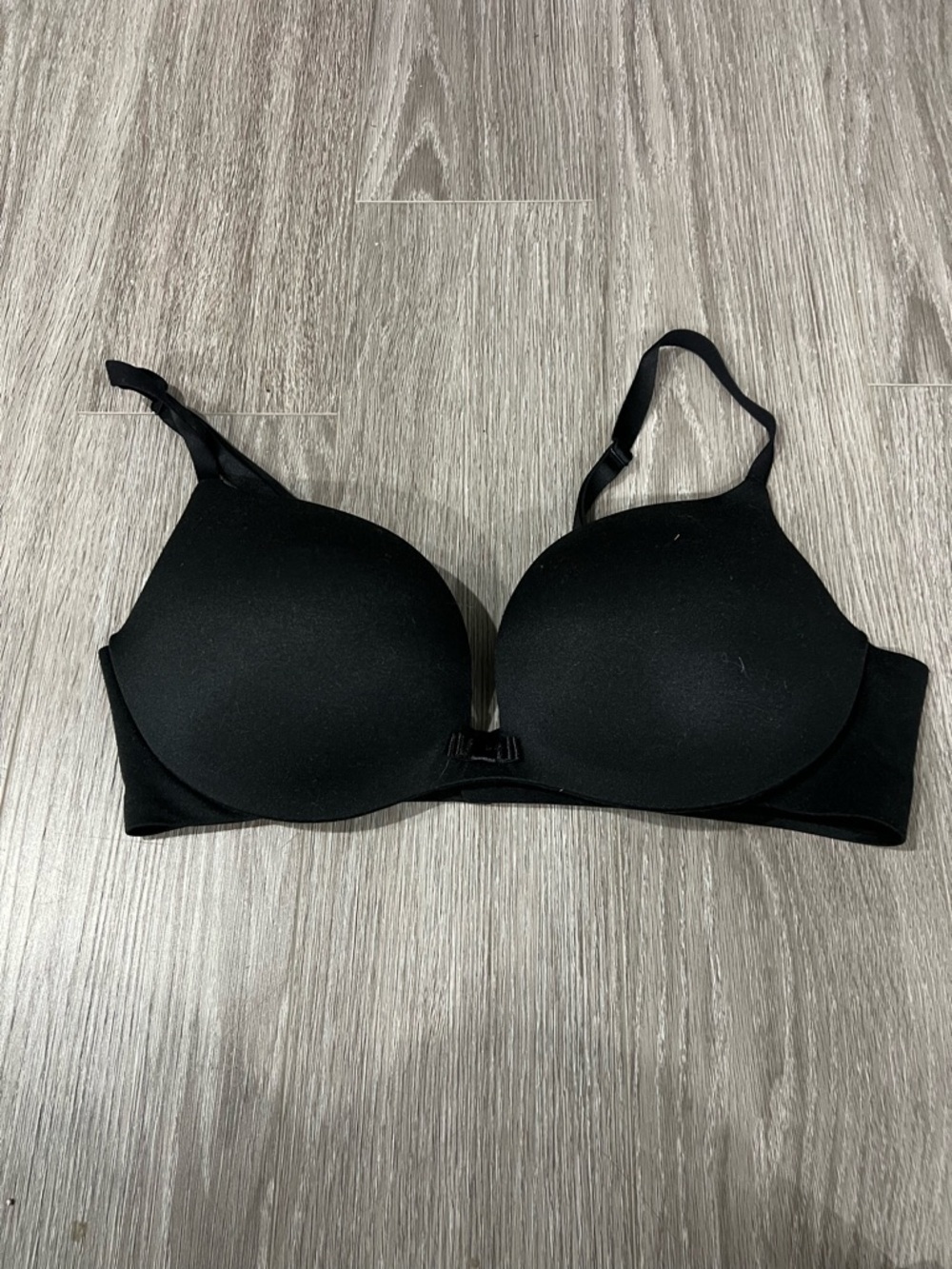 Victoria's Secret Plunge Push Up Everyday Smooth Molded T-Shirt Bra - Black 34C